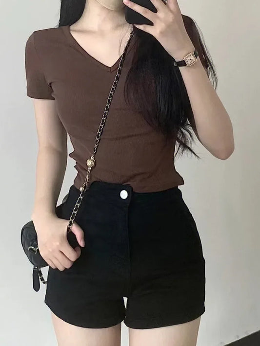 Short Jeans Feminino com Cintura Alta, Caimento Solto e Design Moderno