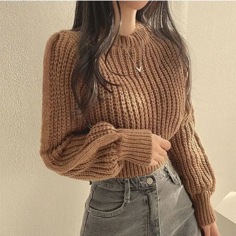 Blusa Feminina de Malha com Gola Redonda, Caimento Ajustado e Design Moderno