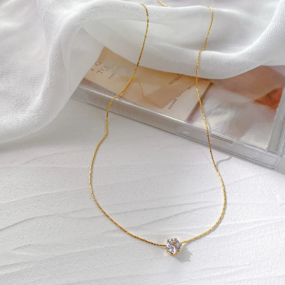 Colar Feminino em Aço Inoxidável Banhado a Ouro com Pingente de Zircônia