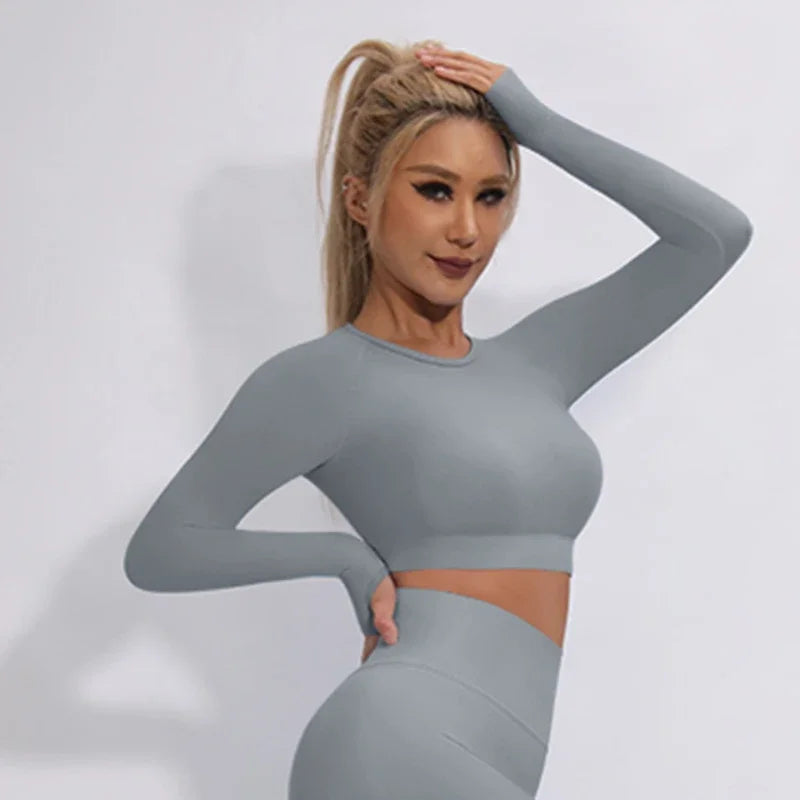 Camiseta Feminina Fitness Seamless Cropped Manga Longa com Detalhe para Polegar e Ajuste Slim