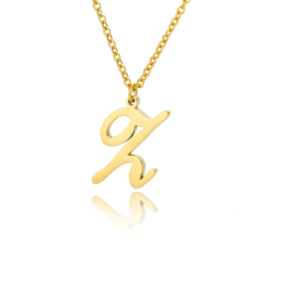 Colar Feminino com Inicial Dourada em Aço Inoxidável e Design Minimalista