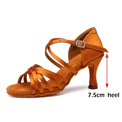 Sapato Feminino, Salto Alto, Sola Macia e Confortável
