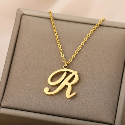 Colar Feminino com Inicial Dourada em Aço Inoxidável e Design Minimalista