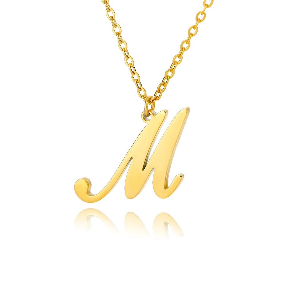 Colar Feminino com Inicial Dourada em Aço Inoxidável e Design Minimalista
