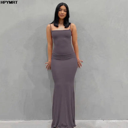 Vestido Longo Feminino em Cetim com Costas Abertas e Caimento Ajustado, Sofisticação e Elegância