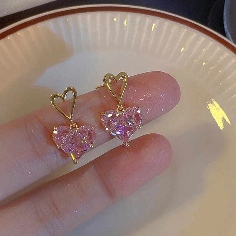 Brincos Femininos com Zircônia Rosa em Formato de Coração, Delicados e Elegantes