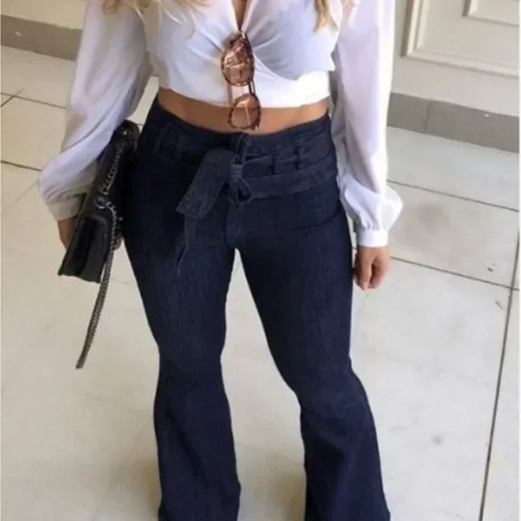 Calça Jeans Feminina Flare de Cintura Alta com Bolsos, Botões e Leve Elasticidade