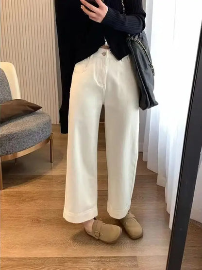 Calça Jeans Feminina Branca de Perna Reta, Cintura Alta e Modelagem Slim