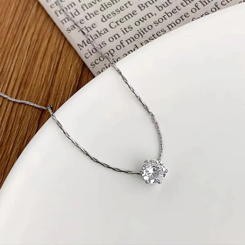 Colar Feminino em Aço Inoxidável Banhado a Ouro com Pingente de Zircônia