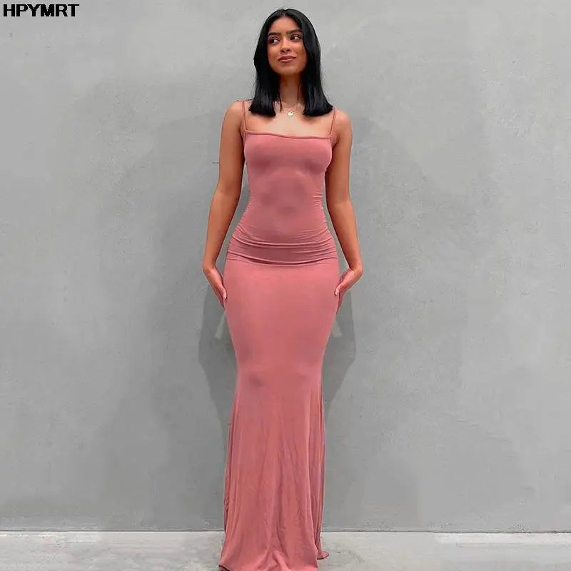 Vestido Longo Feminino em Cetim com Costas Abertas e Caimento Ajustado, Sofisticação e Elegância