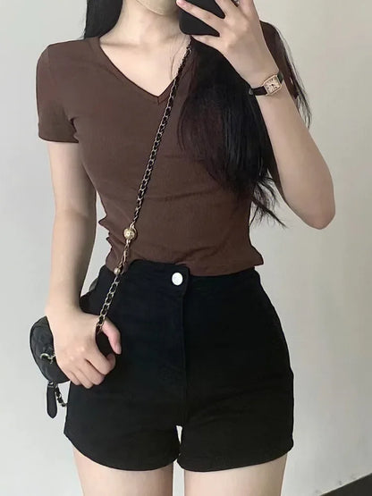 Short Jeans Feminino com Cintura Alta, Caimento Solto e Design Moderno