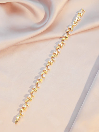 Pulseira Feminina com Design de Folhas e Zircônias em Corte Marquise, Delicada e Sofisticada