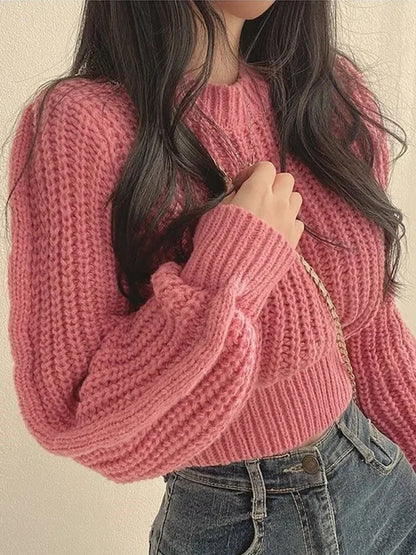 Blusa Feminina de Malha com Gola Redonda, Caimento Ajustado e Design Moderno