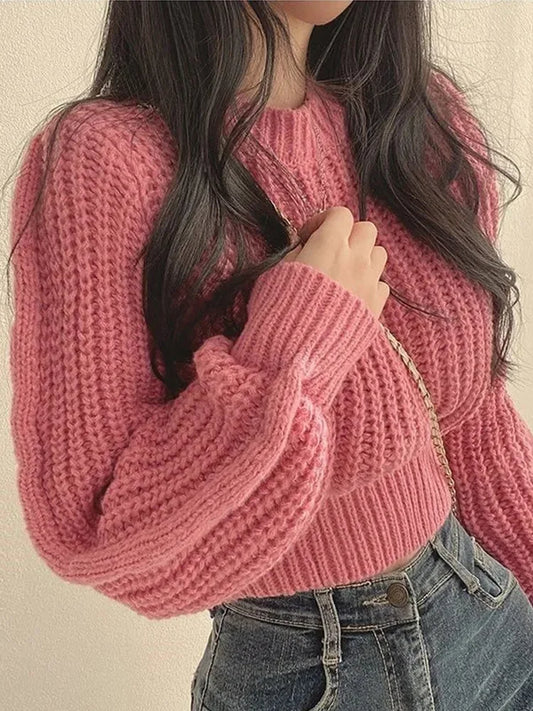 Blusa Feminina de Malha com Gola Redonda, Caimento Ajustado e Design Moderno