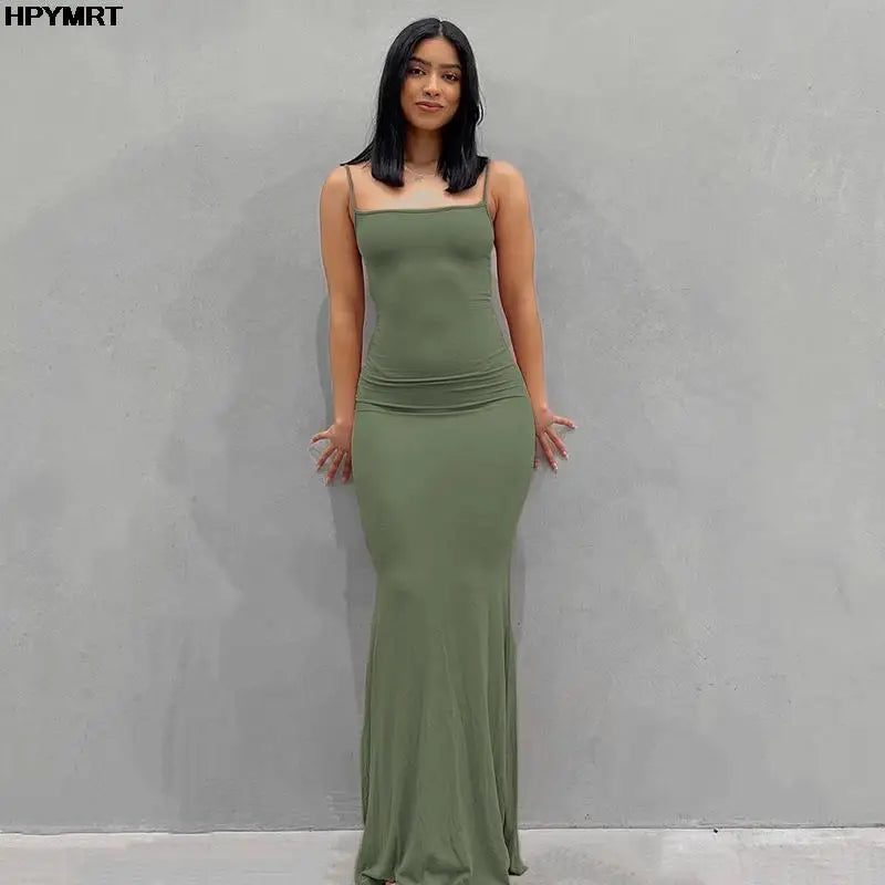 Vestido Longo Feminino em Cetim com Costas Abertas e Caimento Ajustado, Sofisticação e Elegância