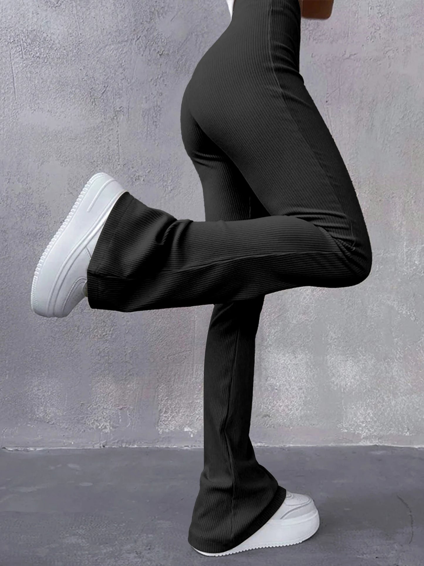 Calça Feminina Slim Flare Canelada Cintura Alta Modelagem