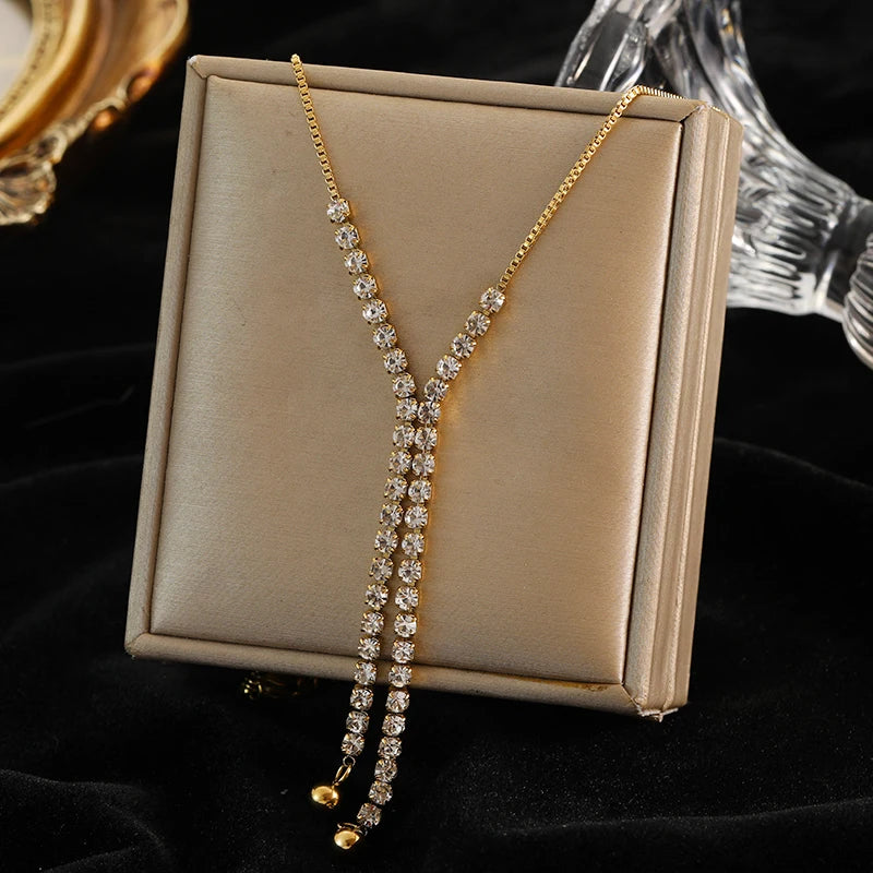 Colar Feminino em Aço Inoxidável 316L Dourado com Pingente de Esferas Vazadas
