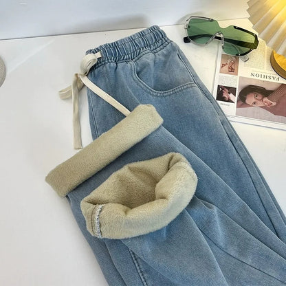 Calça Jeans Feminina de Inverno Forrada com Fleece, Cintura Alta Elástica e Modelagem Reta