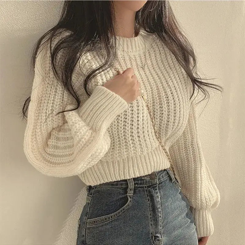 Blusa Feminina de Malha com Gola Redonda, Caimento Ajustado e Design Moderno