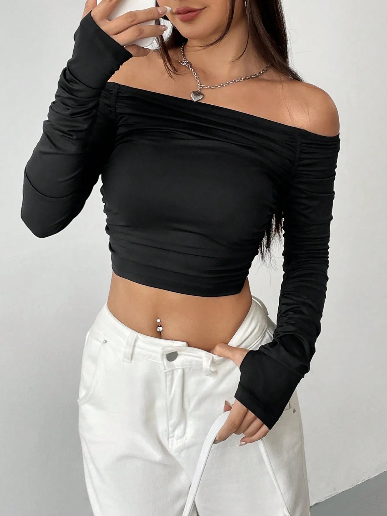 Blusa Feminina Slim Manga Longa com Recorte no Ombro