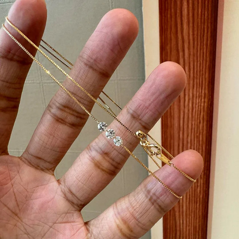 Colar Feminino Delicado com Três Zircônias e Corrente Fina Elegante
