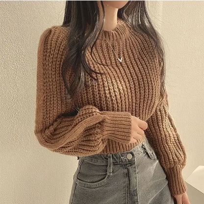 Blusa Feminina de Malha com Gola Redonda, Caimento Ajustado e Design Moderno
