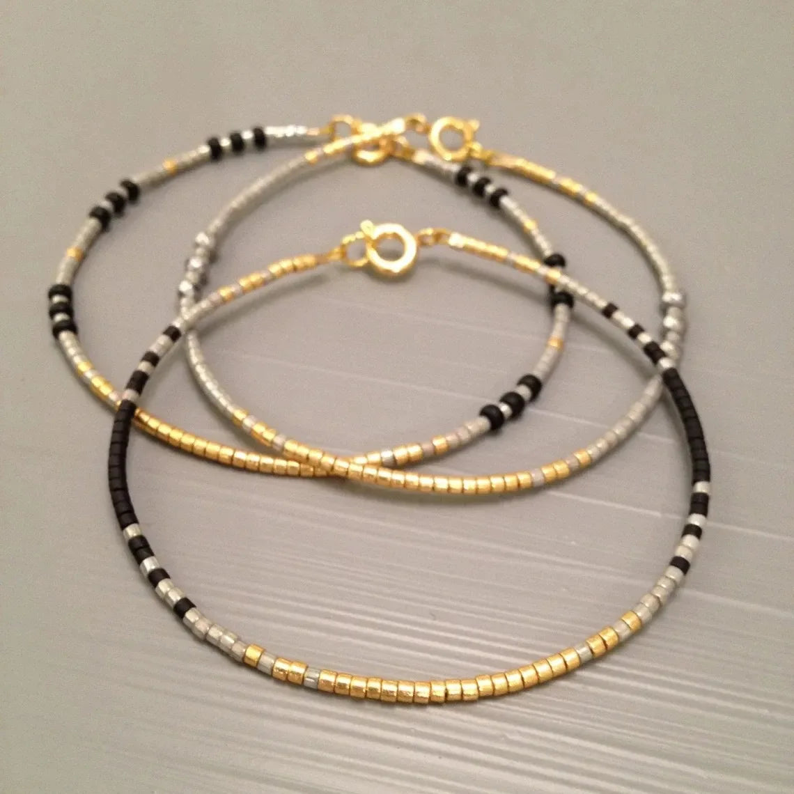 Kit de Pulseiras Miyuki Femininas com Miçangas Finas e Estilo Delicado