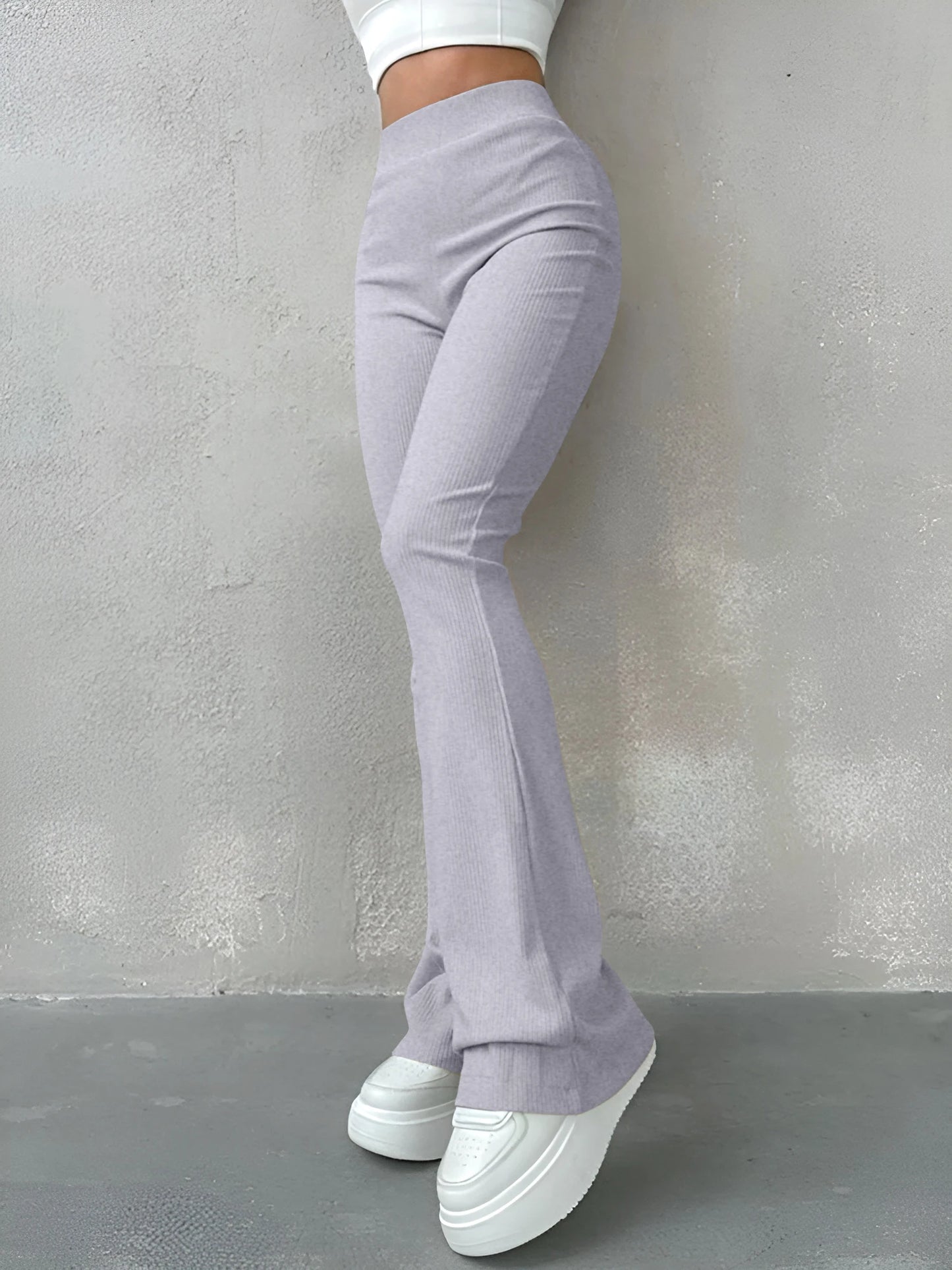 Calça Feminina Slim Flare Canelada Cintura Alta Modelagem