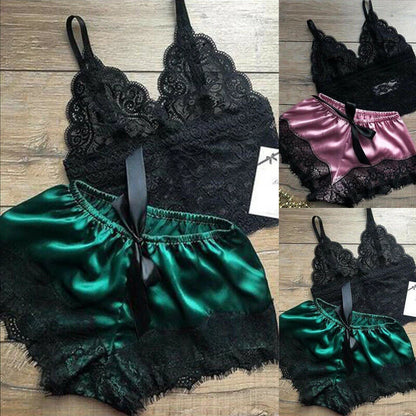 Conjunto Feminino de Dormir com Top Decote V e Short em Chiffon