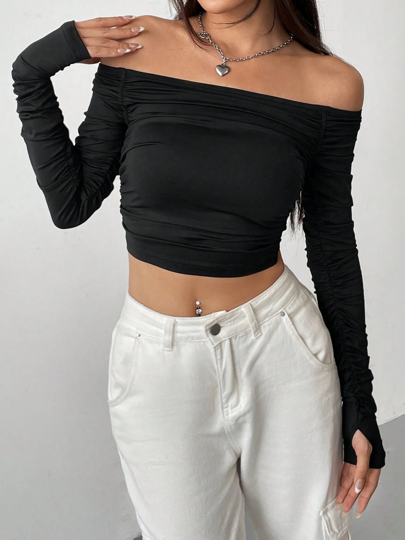 Blusa Feminina Slim Manga Longa com Recorte no Ombro