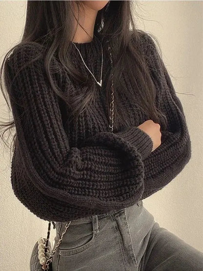 Blusa Feminina de Malha com Gola Redonda, Caimento Ajustado e Design Moderno