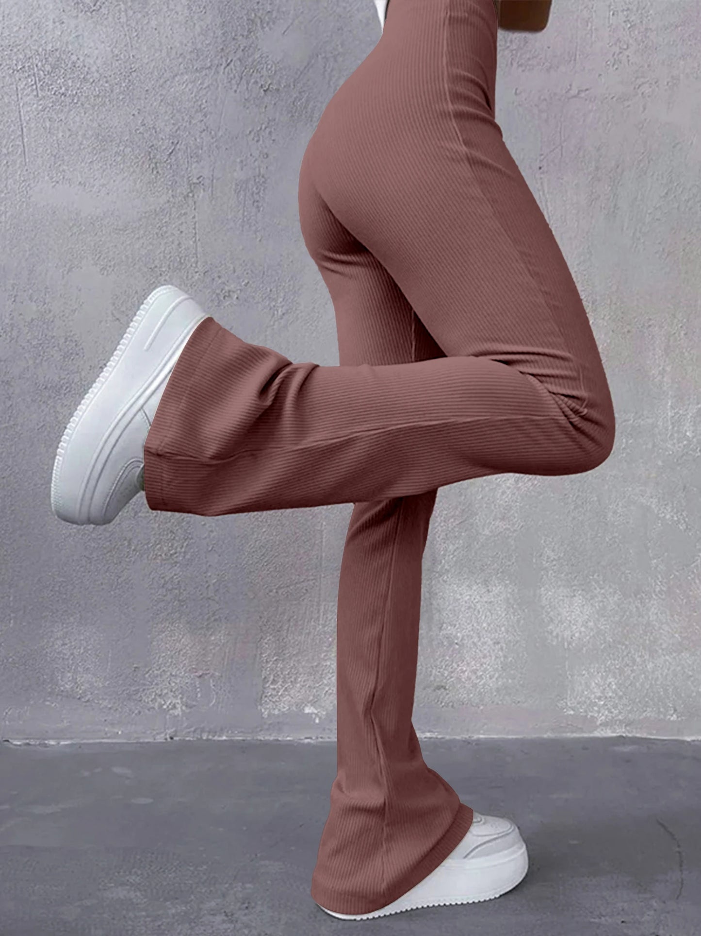 Calça Feminina Slim Flare Canelada Cintura Alta Modelagem