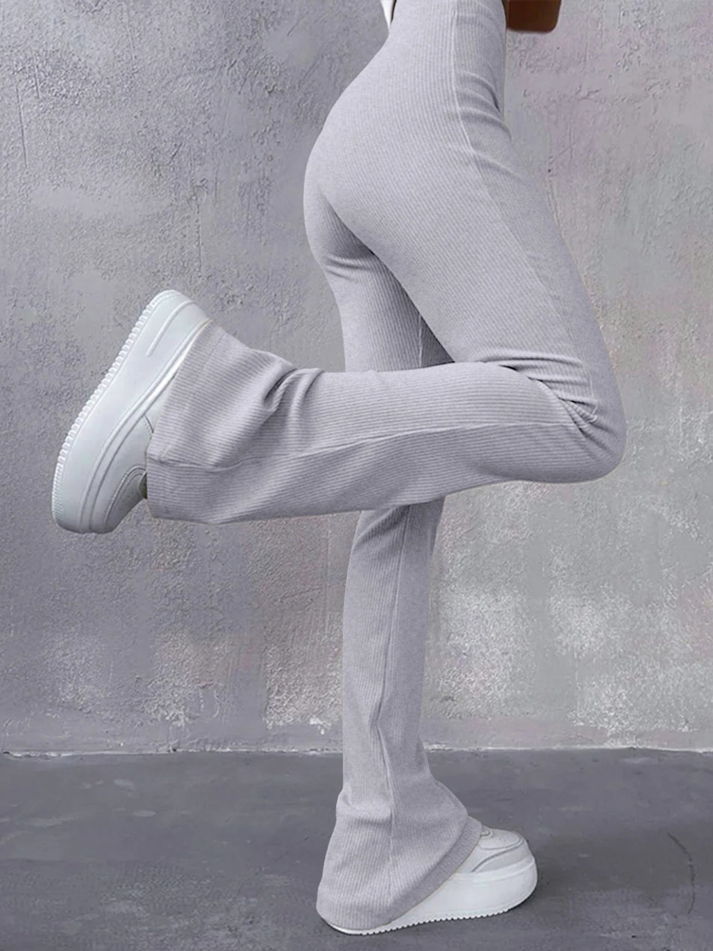 Calça Feminina Slim Flare Canelada Cintura Alta Modelagem