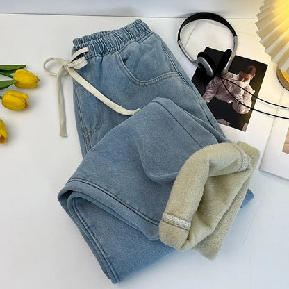 Calça Jeans Feminina de Inverno Forrada com Fleece, Cintura Alta Elástica e Modelagem Reta