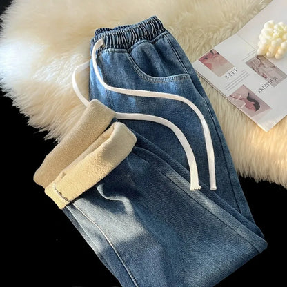 Calça Jeans Feminina de Inverno Forrada com Fleece, Cintura Alta Elástica e Modelagem Reta