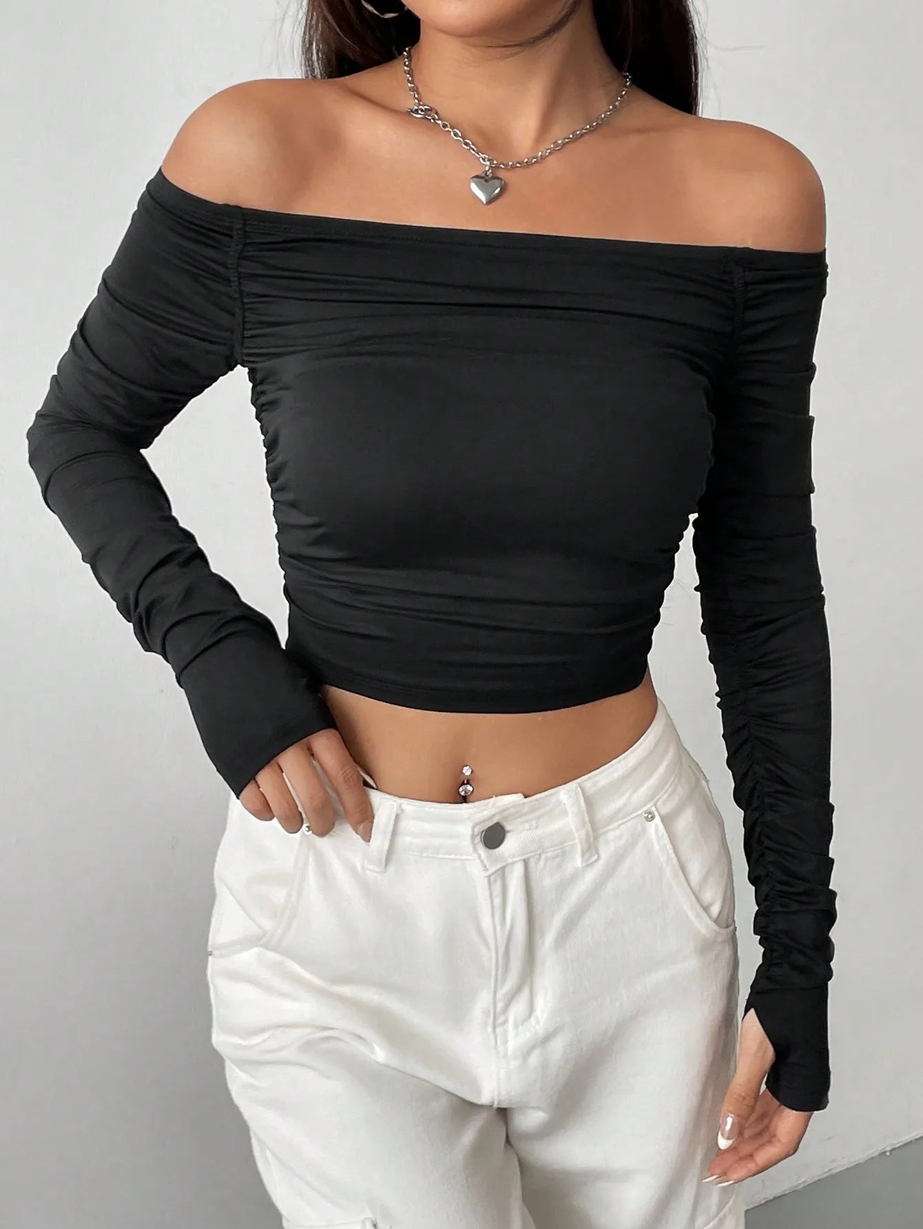 Blusa Feminina Slim Manga Longa com Recorte no Ombro