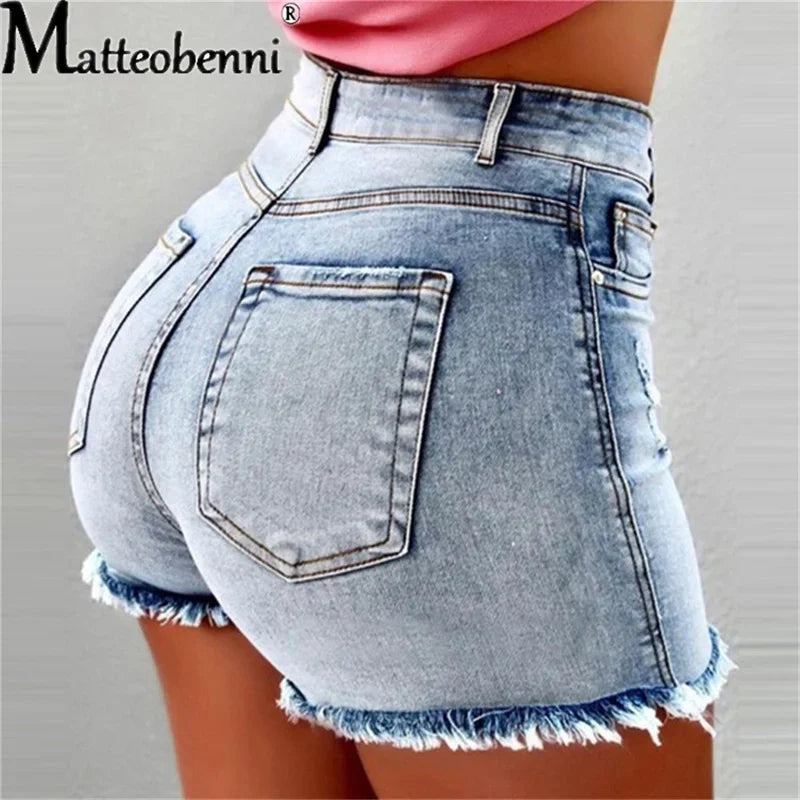 Short Jeans Feminino de Cintura Alta com Acabamento Desfiado e Design Moderno