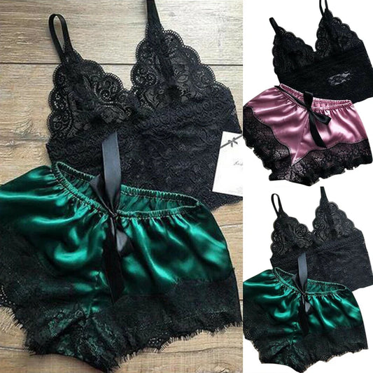 Conjunto Feminino de Dormir com Top Decote V e Short em Chiffon