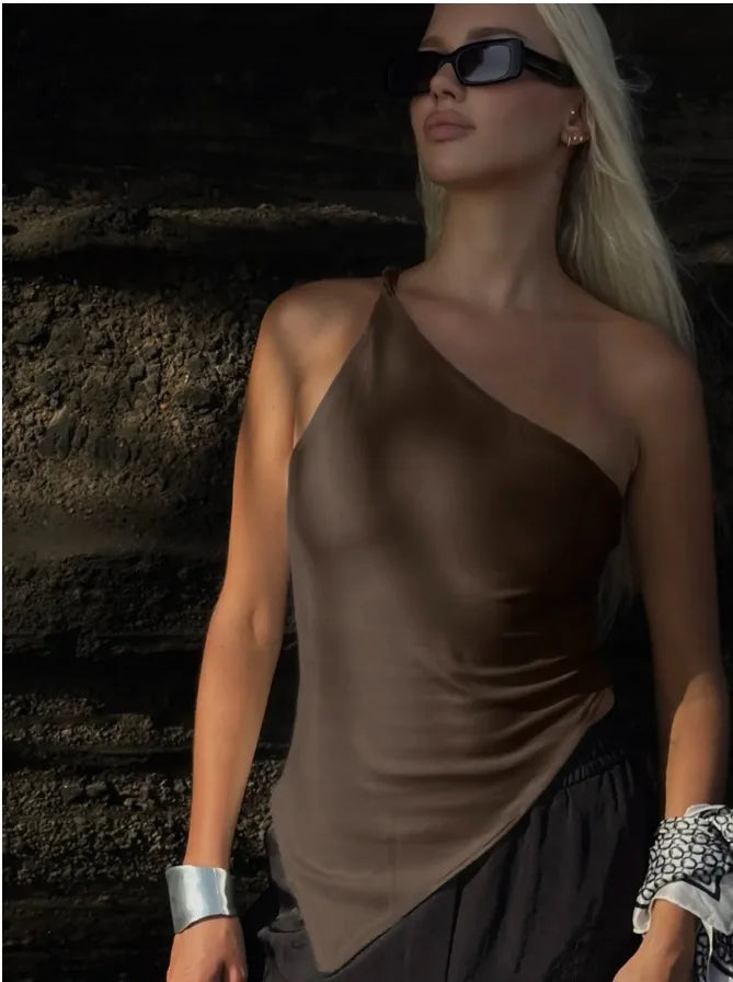 Blusa Feminina Ombro Único Assimétrica, Cor Lisa e Modelagem Justa