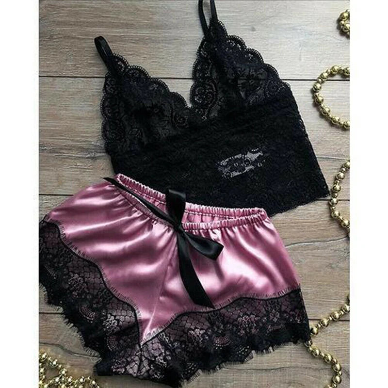 Conjunto Feminino de Dormir com Top Decote V e Short em Chiffon