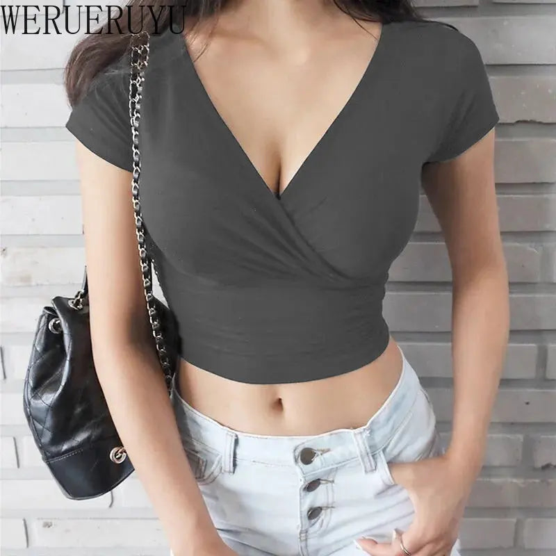Blusa Cropped Feminina com Gola V, Design Inspirado em Corset e Caimento Ajustado