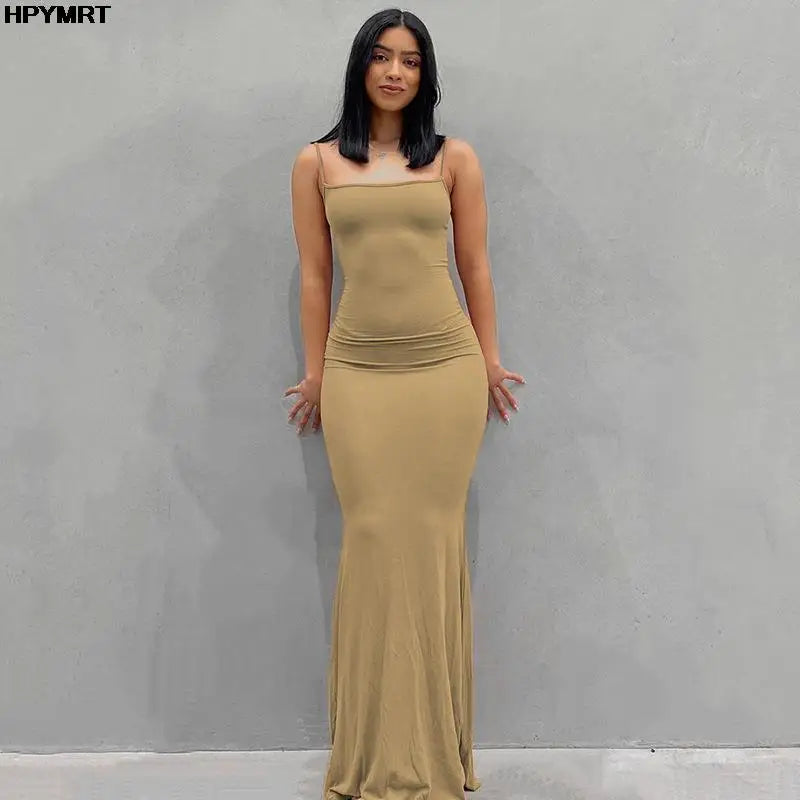 Vestido Longo Feminino em Cetim com Costas Abertas e Caimento Ajustado, Sofisticação e Elegância