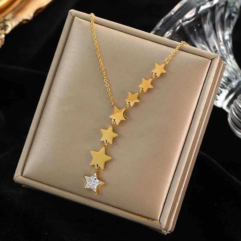 Colar Feminino em Aço Inoxidável 316L Dourado com Pingente de Esferas Vazadas