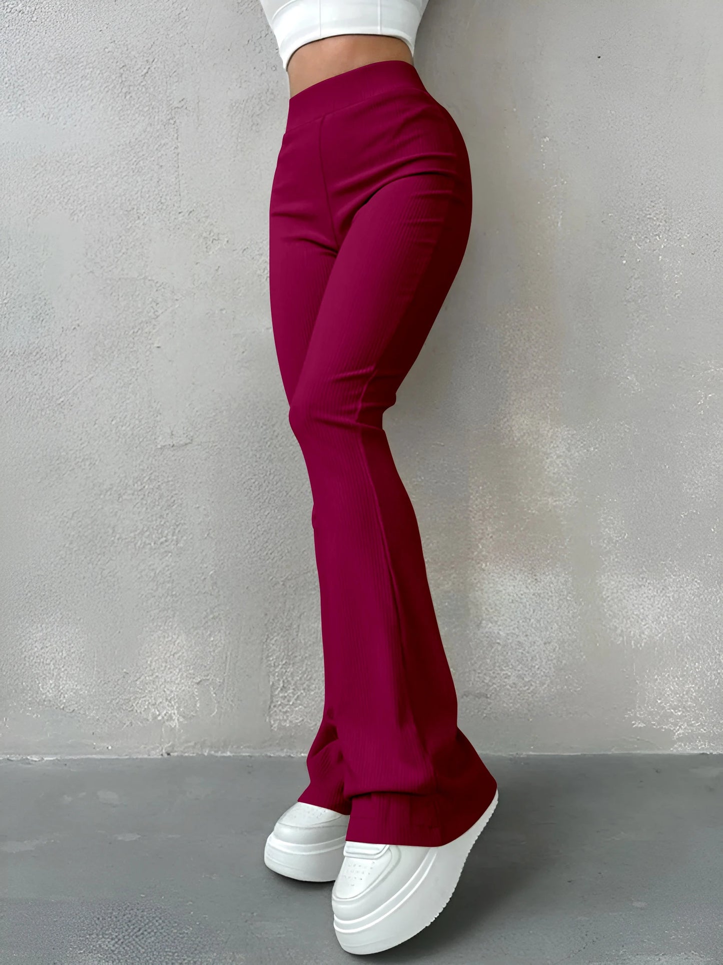 Calça Feminina Slim Flare Canelada Cintura Alta Modelagem