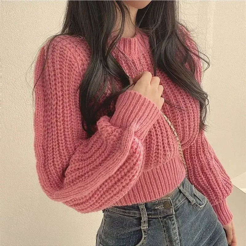 Blusa Feminina de Malha com Gola Redonda, Caimento Ajustado e Design Moderno