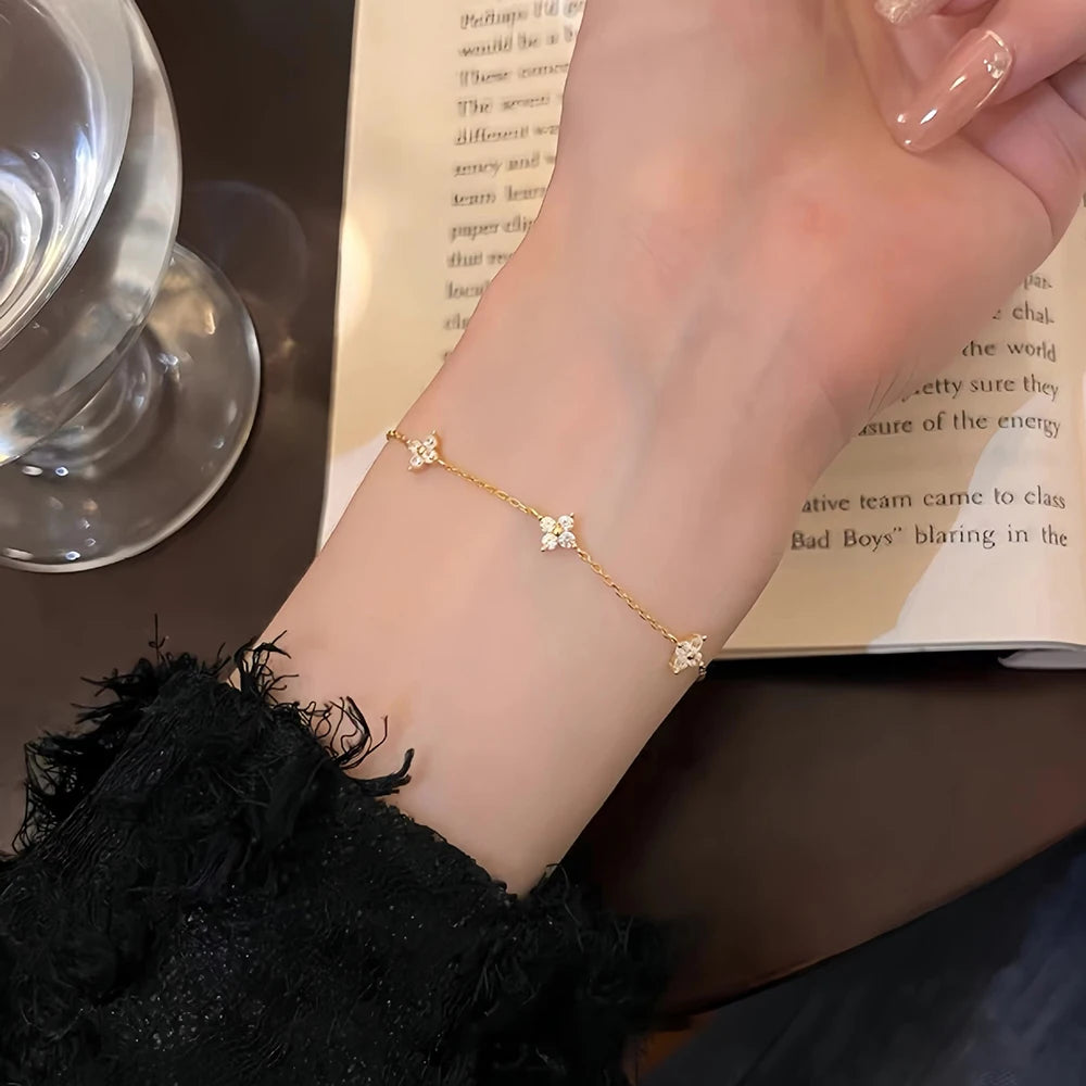 Colar Feminino Banhado a Ouro 18K com Trevo de Quatro Folhas e Zircônias
