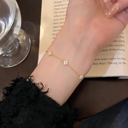 Colar Feminino Banhado a Ouro 18K com Trevo de Quatro Folhas e Zircônias