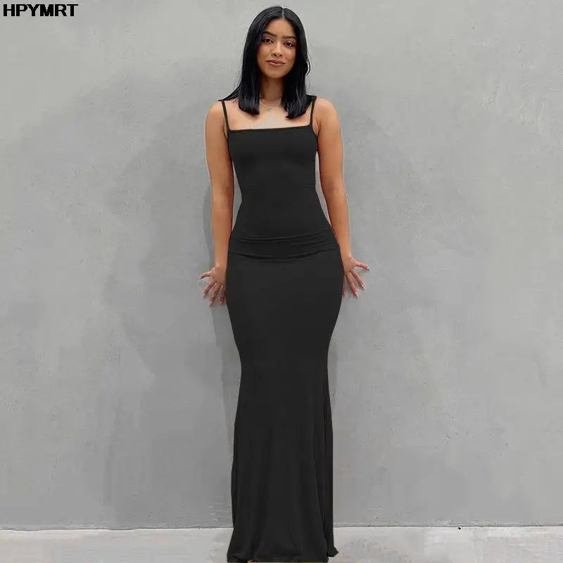Vestido Longo Feminino em Cetim com Costas Abertas e Caimento Ajustado, Sofisticação e Elegância