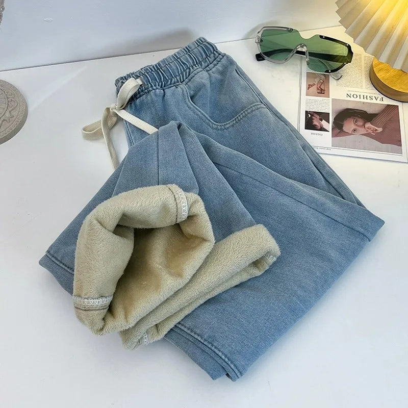 Calça Jeans Feminina de Inverno Forrada com Fleece, Cintura Alta Elástica e Modelagem Reta