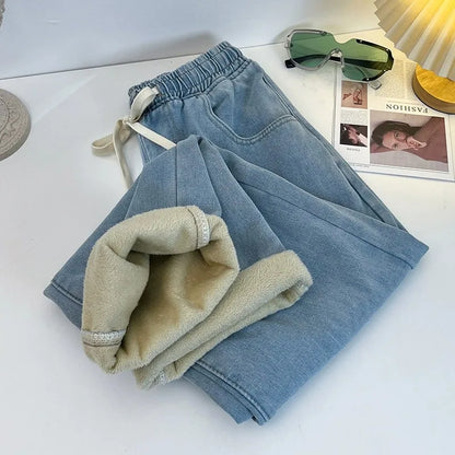 Calça Jeans Feminina de Inverno Forrada com Fleece, Cintura Alta Elástica e Modelagem Reta